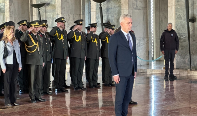 KKTC'nin Ankara Büyükelçisi Korukoğlu, Anıtkabir'i ziyaret etti