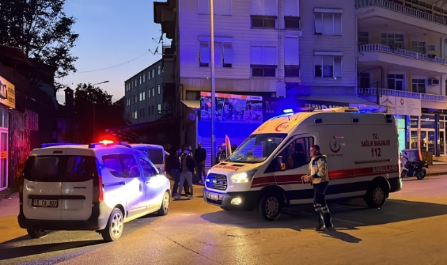 Komşular arasında bıçaklı kavga: 4 yaralı