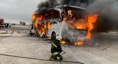 Konya'da yolcu otobüsü alev alev yandı