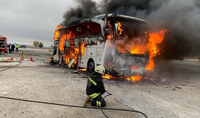 Konya'da yolcu otobüsü alev alev yandı
