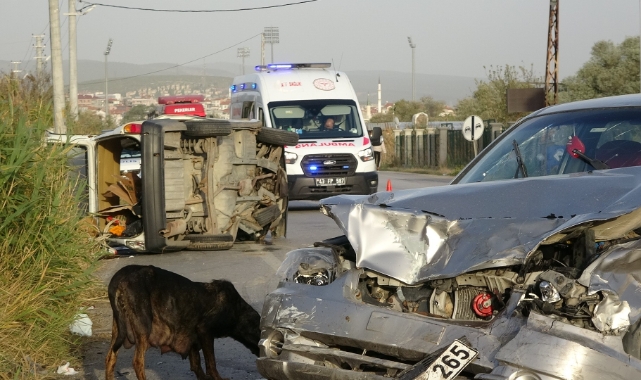 Kütahya'da iki otomobil çarpıştı: 3 yaralı