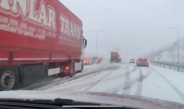 Kuzey Marmara otoyolunda yoğun kar yağışı