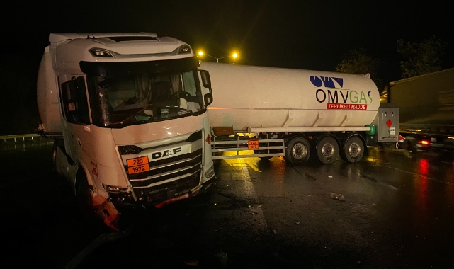 LNG tankeri bariyerlere çarptı: 1 yaralı