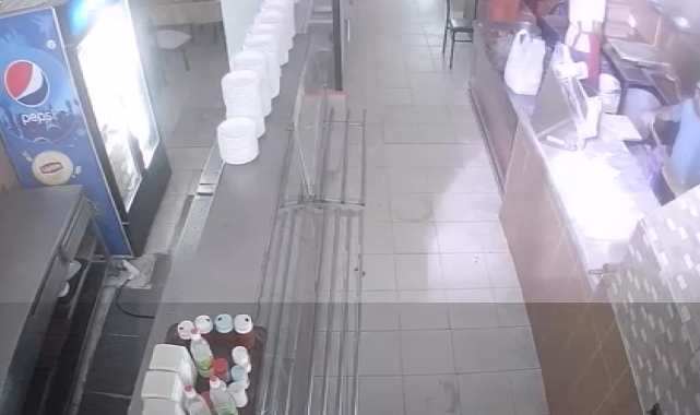 Lokantanın içine yıldırım düştü