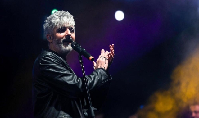 Manuş Baba Ula’da vatandaşları coşturdu
