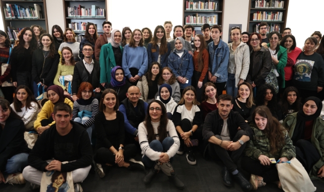 Meriç Aral gençlerle Tomris Uyar öyküleri okudu