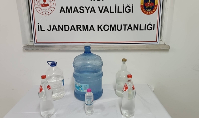 Merzifon’da bir evde 22 litre sahte içki ele geçirildi