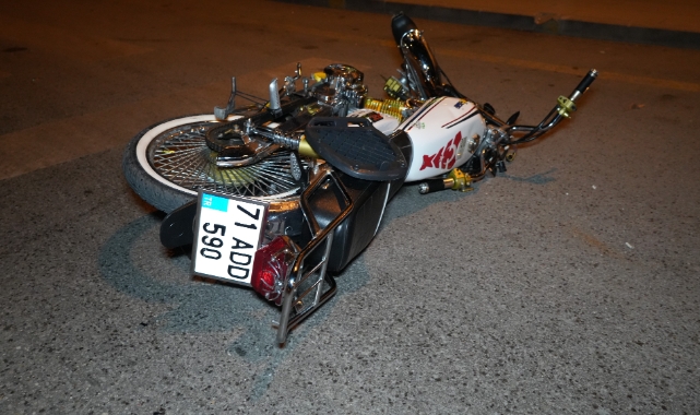 Motosiklet ile çöp kamyonu çarpıştı: 2 yaralı
