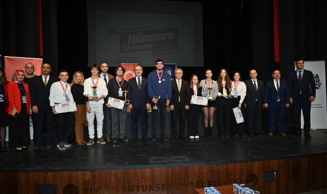 Münazarada fikirler yarıştı