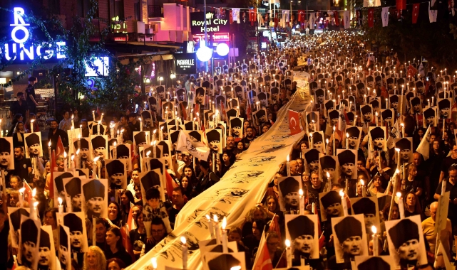 Muratpaşa’da binler Ata’ya Saygı yürüyüşünde bir araya geldi