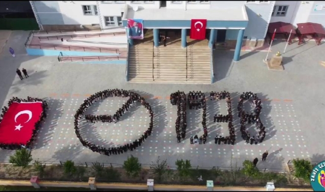 Öğrencilerin 10 Kasım koreografisi büyük ilgi gördü
