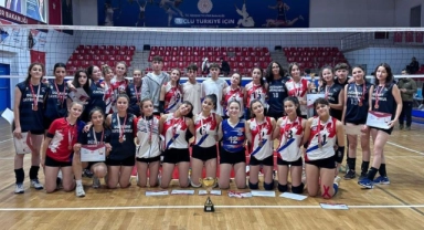Okul sporlarında gençler mücadelesi sürüyor