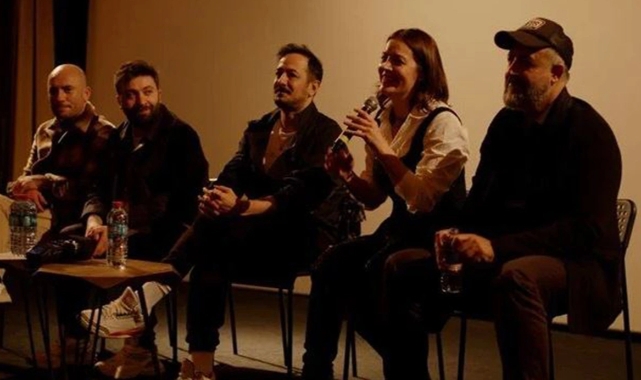 Ölümlü Dünya ekibi, filmi seyirciyle birlikte izledi