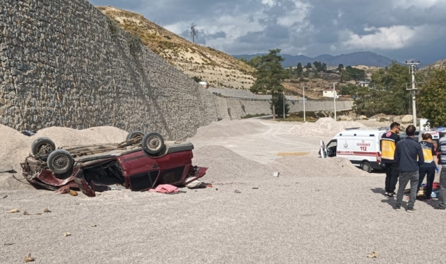 Otomobil 15 metrelik şarampole uçtu: 4 yaralı