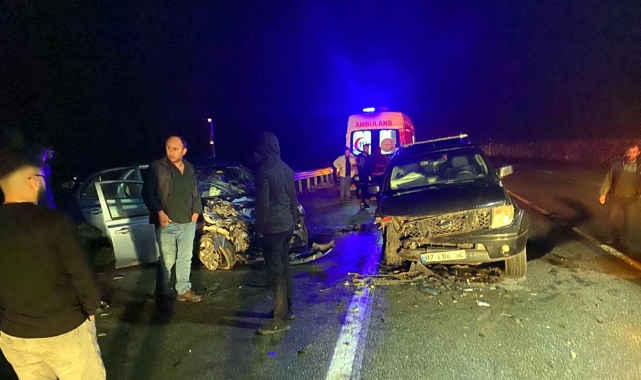 Otomobil ile kamyonet çarpıştı; 3 ölü, 2 yaralı