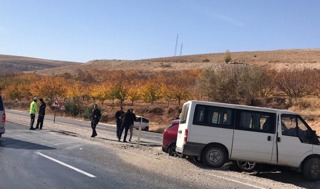 Otomobil ile minibüs çarpıştı: 5 yaralı