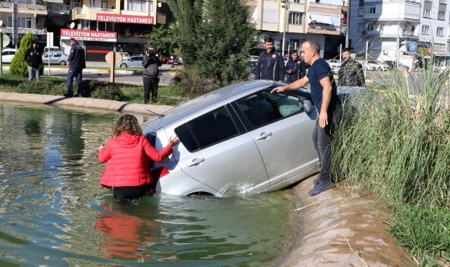Otomobil suya düştü, vatandaşlar devreye girdi