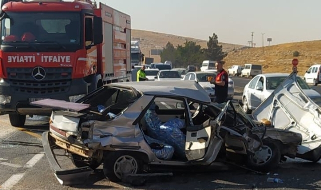 Otomobille kamyonet çarpıştı: 5 yaralı