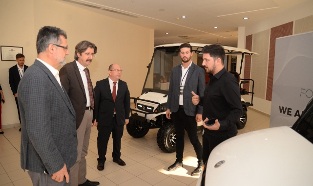 Otomotiv Topluluğu öğrencileri sektör temsilcilerini ağırladı