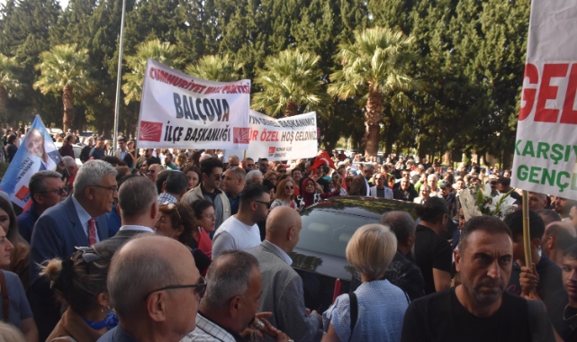 Özgür Özel İzmir'de coşkuyla karşılandı