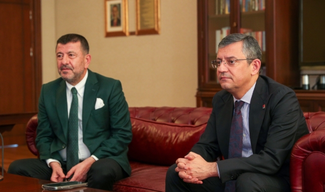 Özgür Özel, partisinin eski genel başkanları ile görüştü