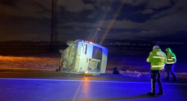 Refüje devrilen minibüste 7 kişi yaralandı