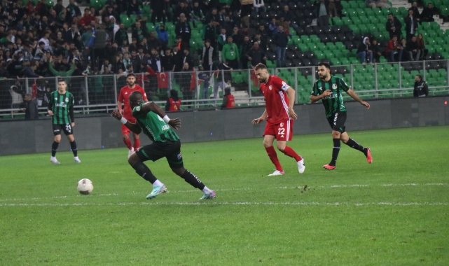 Sakaryaspor ve Erzurumspor FK beraberliğiyle ayrıldı