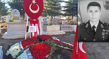 Şehit üsteğmenin naaşı, eşinin isteğiyle evinin karşısına defnedilmiş