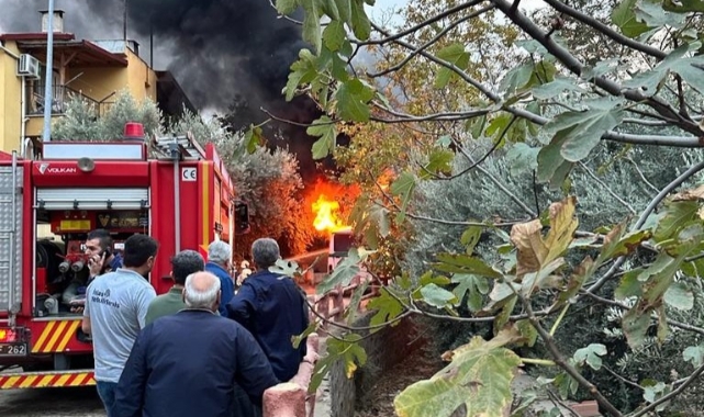 Seyir halindeki minibüs alev topuna döndü