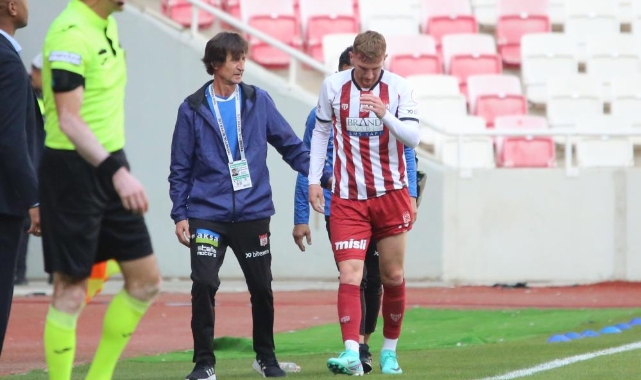 Sivasspor’da Burak Kapacak sakatlandı, oyuna devam edemedi