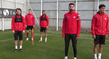 Sivasspor, saat 09.05'te saygı duruşunda bulundu