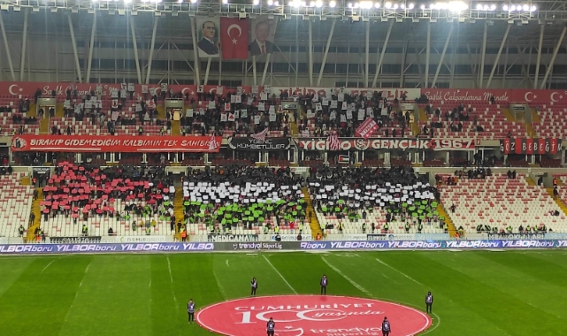 Sivasspor taraftarlarından koreografi