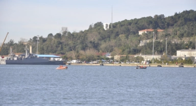TCG Akın, kayıp denizciler için Ereğli'de