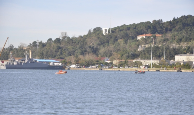 TCG Akın, kayıp denizciler için Ereğli'de
