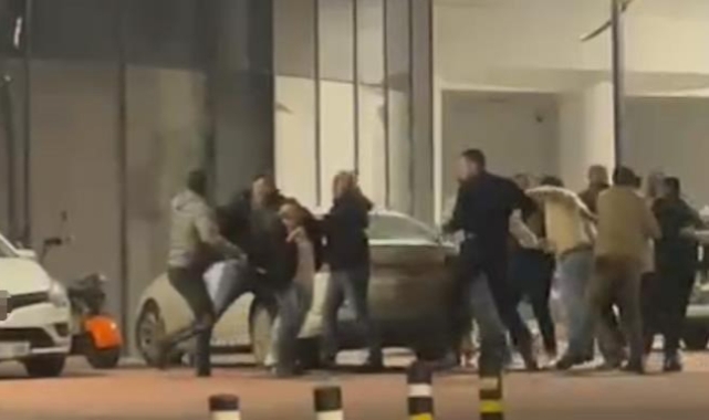 Tekme ve yumruklar havada uçuştu