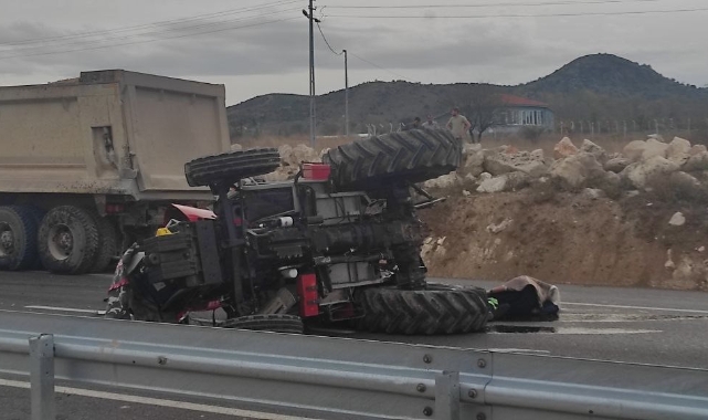 TIR traktöre çarptı: 2 ölü, 1 yaralı