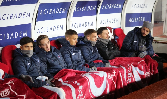 Trabzonlu futbolcular battaniyelere sarıldı
