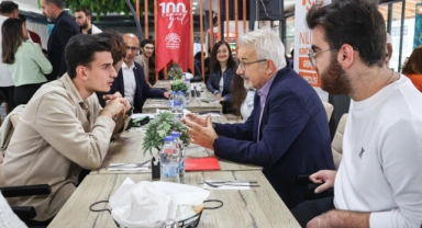 Başkan Turgay Erdem üniversite öğrencileriyle bir araya geldi