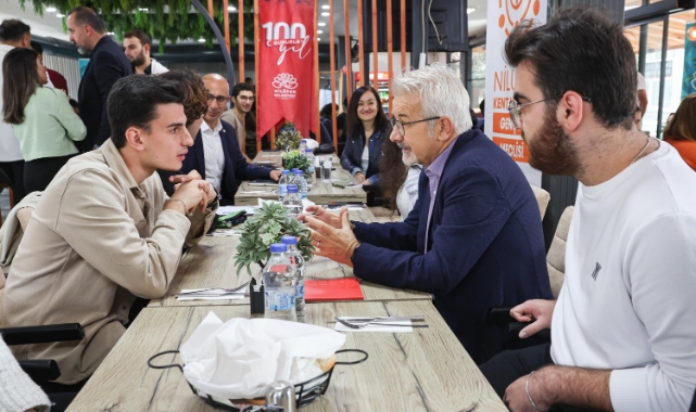 Başkan Turgay Erdem üniversite öğrencileriyle bir araya geldi