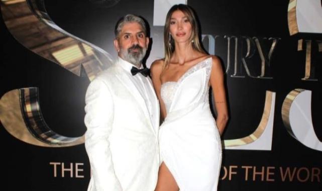 Ünlü model görkemli defileye imza attı