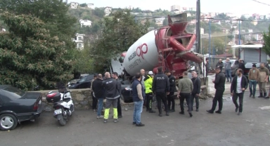 Üsküdar’da beton mikseri 7 aracı ezdi