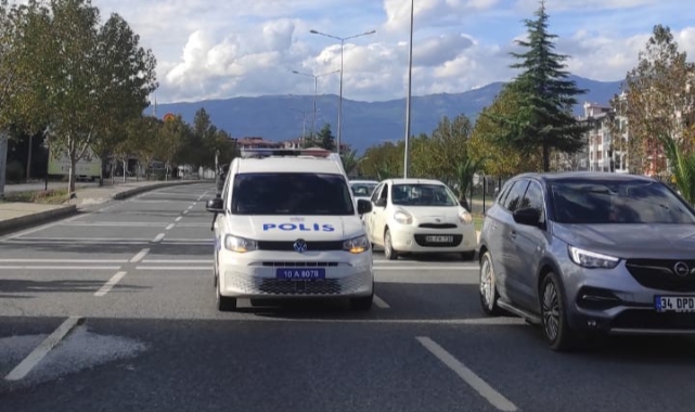  Üst geçitten düşen kadın kurtarılamadı