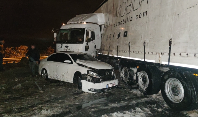 Van'da kar yağışı kazayı beraberinde getirdi