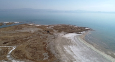 Van Gölü'nde su seviyesi 4 metre düştü