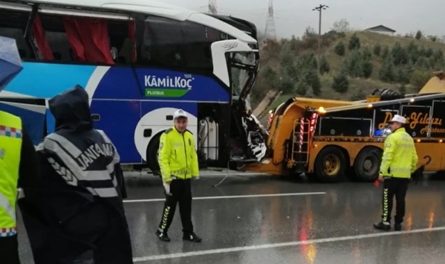 Bursa'da yolcu otobüsü şerit değiştiren kamyona çarptı