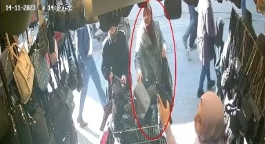 Yolda zor yürüyor belki ama çanta çalıyor