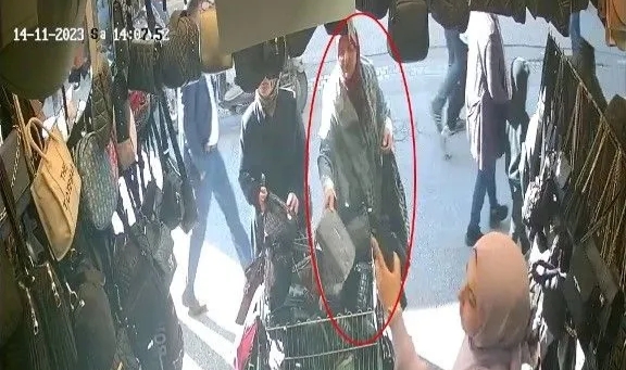 Yolda zor yürüyor belki ama çanta çalıyor