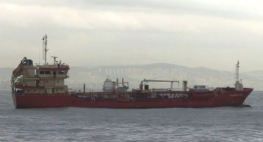 Zeytinburnu’nda karaya oturan gemi kurtarıldı