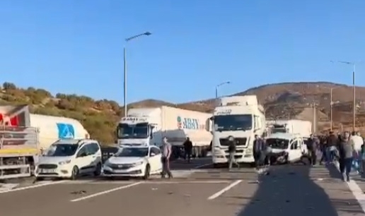 Zincirleme kaza! 6 araç çarpıştı