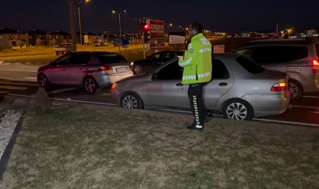 2 otomobilin çarpıştığı kazada 1 kişi yaralandı